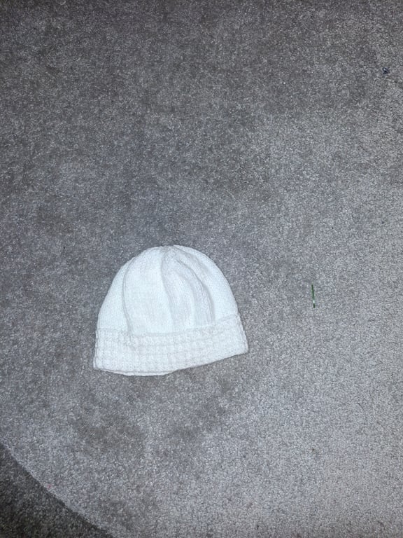 White Baby Hat to fit baby aged 6-12  months