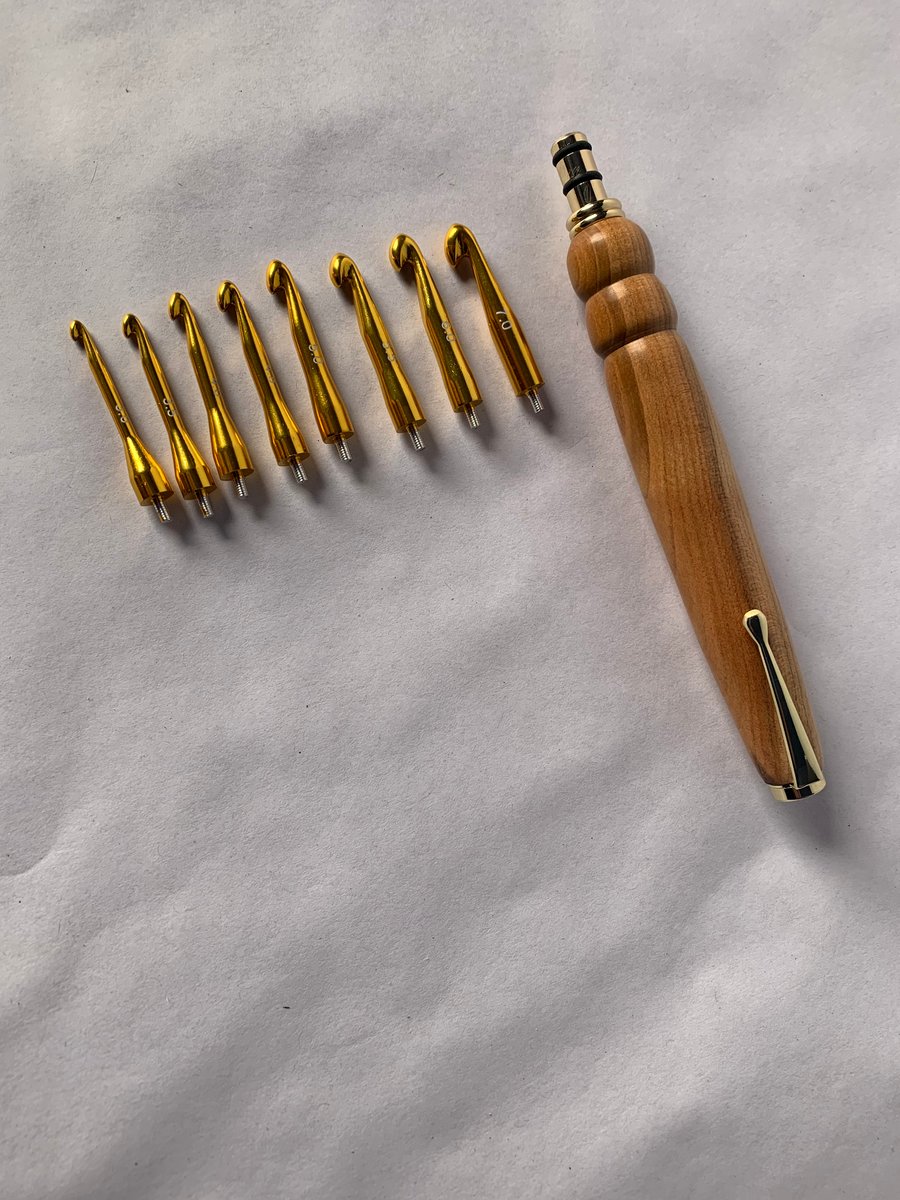 Crochet hook set with 8 gold coloured hooks, with a 5 inch Elm hardwood handle.