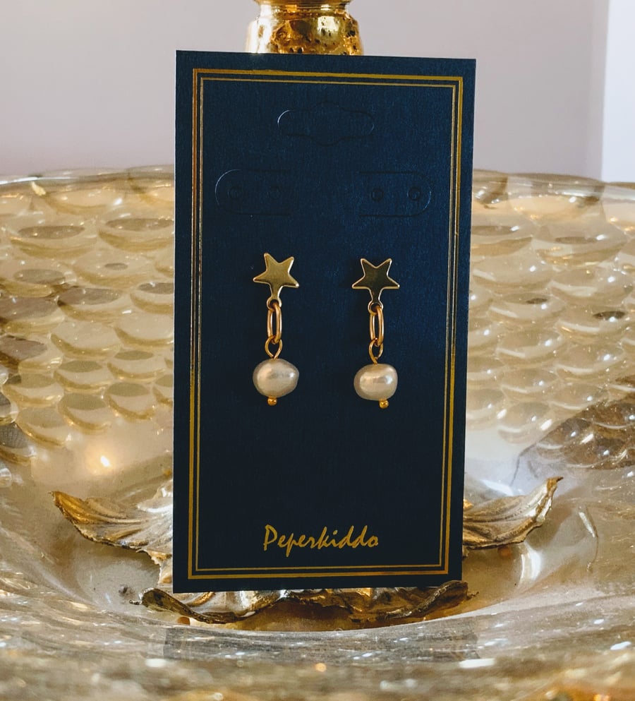 Star & Pearl Earrings.