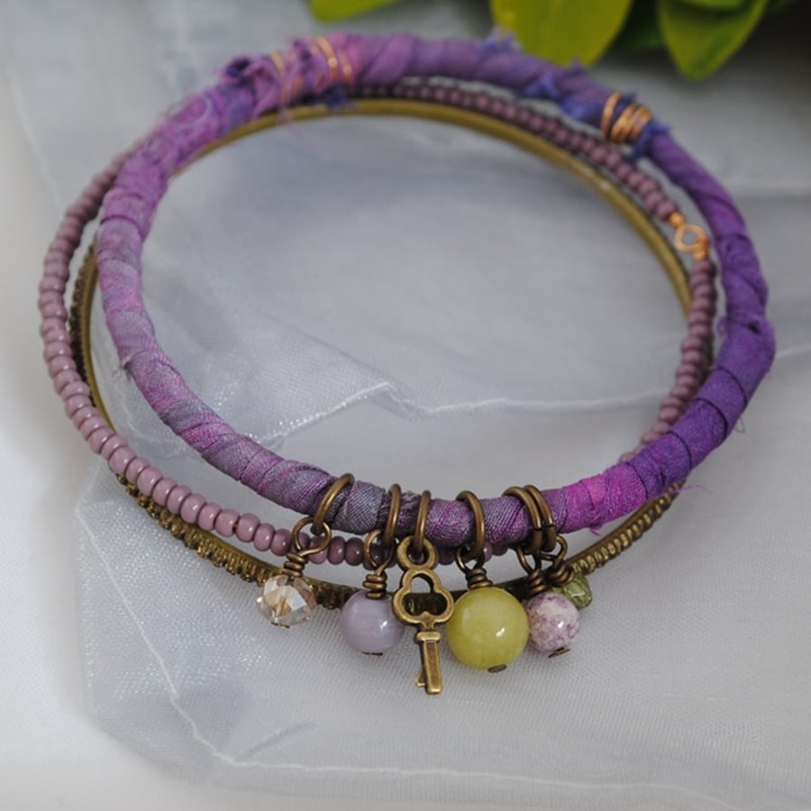 Sari bangle charm bracelet set purple with jade