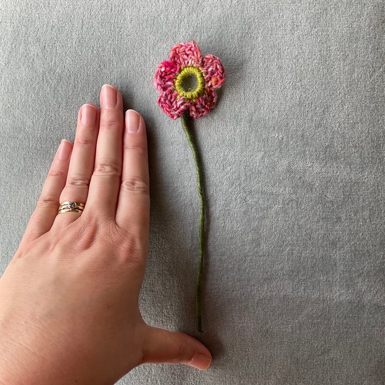 Pretty crocheted flower - one stem (various colours)
