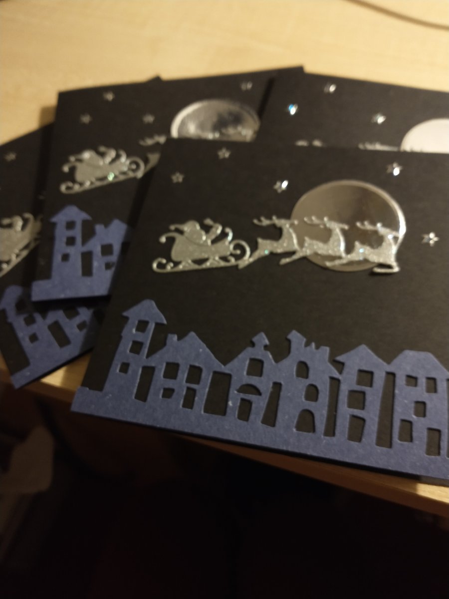 Pack of 4 Santa flying Christmas cards