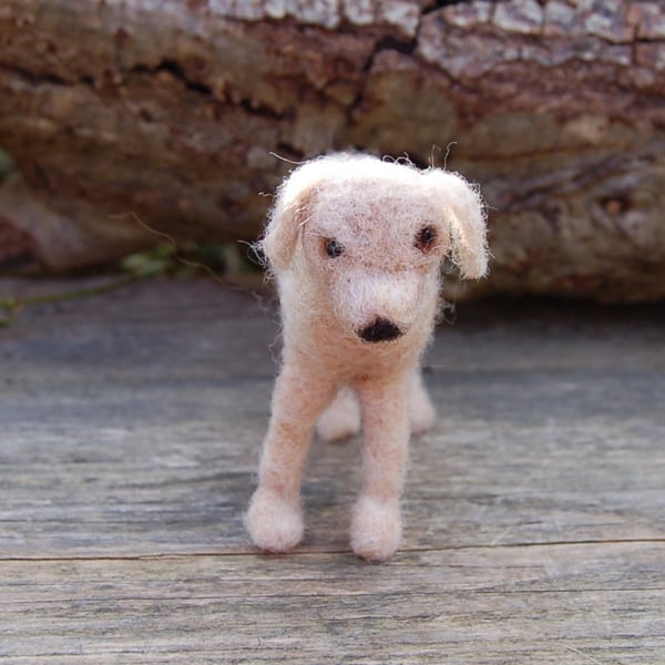 Labrador Retriever Needle felt dog, 3.5 ins tall, wool dog, dog sculpture