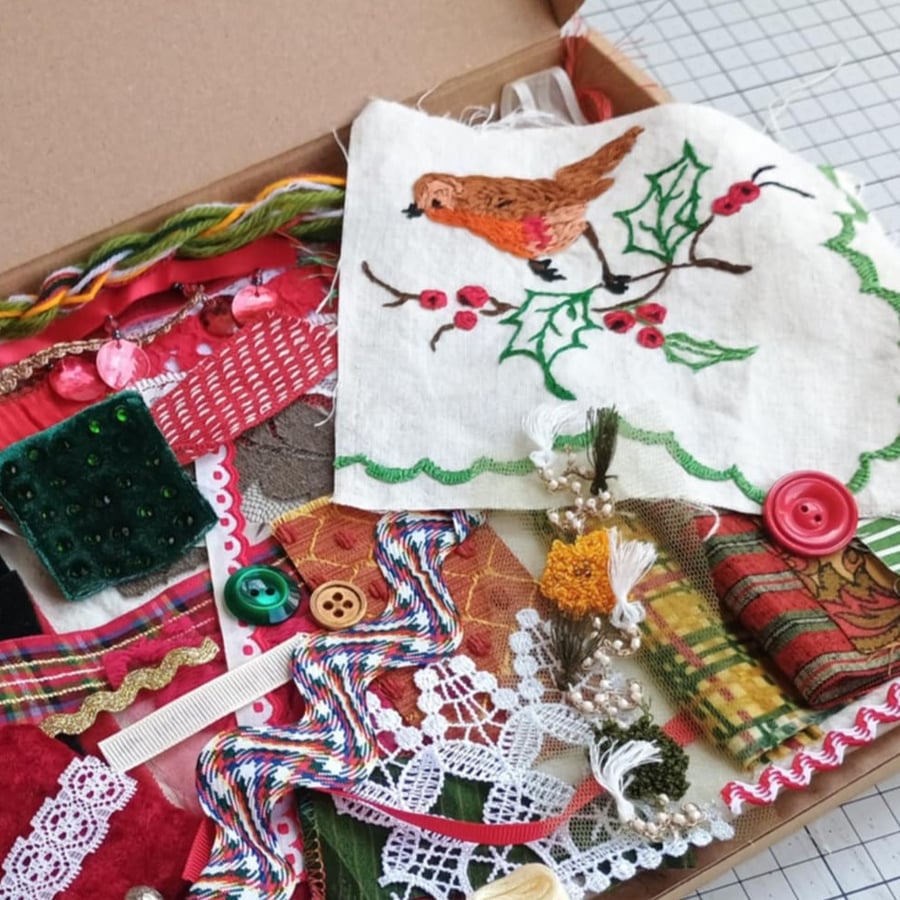Large Christmas Slow Stitching Kit - Red Robin