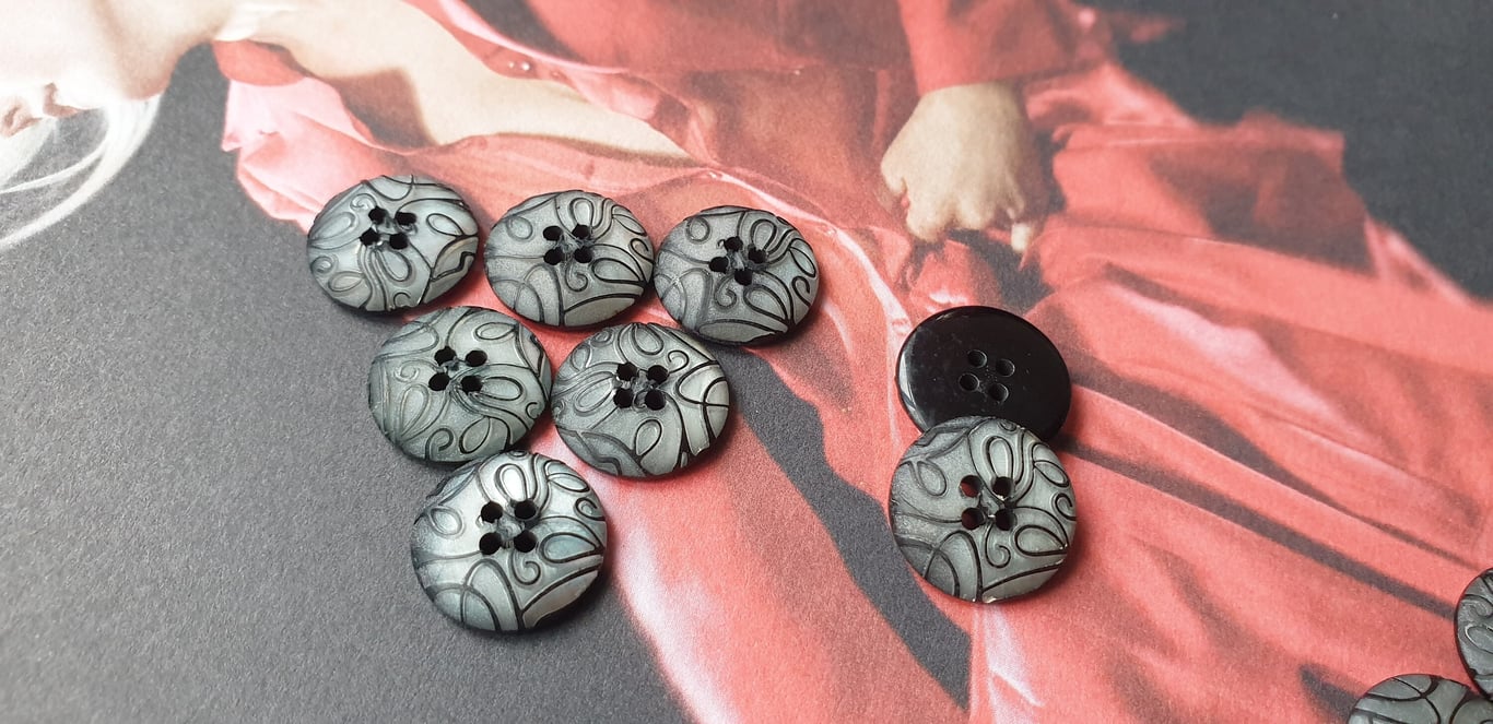 9 16" 15mm 24L Grey Pearl LASER Button (polyester)