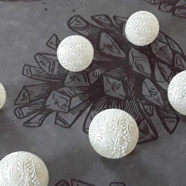 10mm 16L Vintage "Ultimate Pearl" Nylon shank buttons