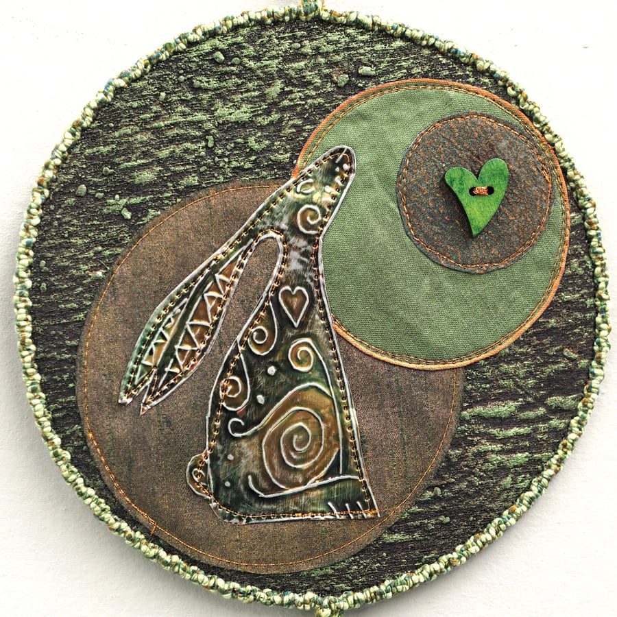 HMVM112 - Hare Moon Gazer Wallhanging- 15cm diameter - Green - Black