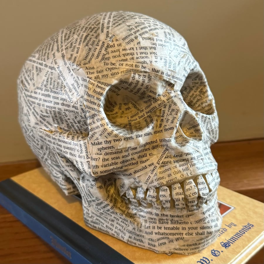 Hamlet Yorik Skull