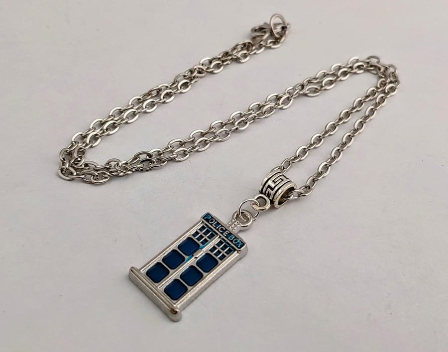 Dr Who Tardis necklace