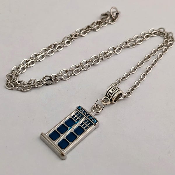 Dr Who Tardis necklace