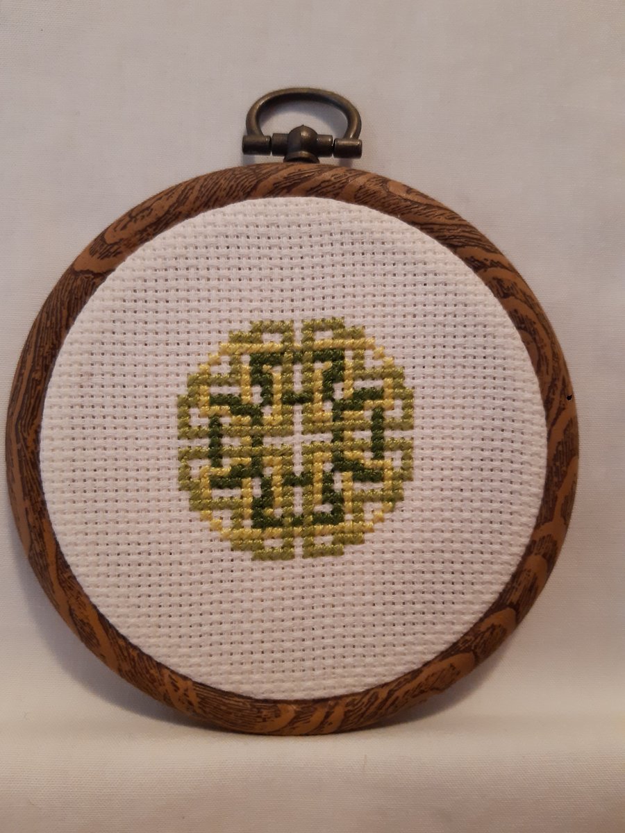 Celtic knot in green 