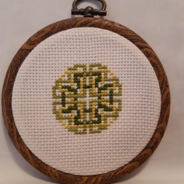 Celtic knot in green 