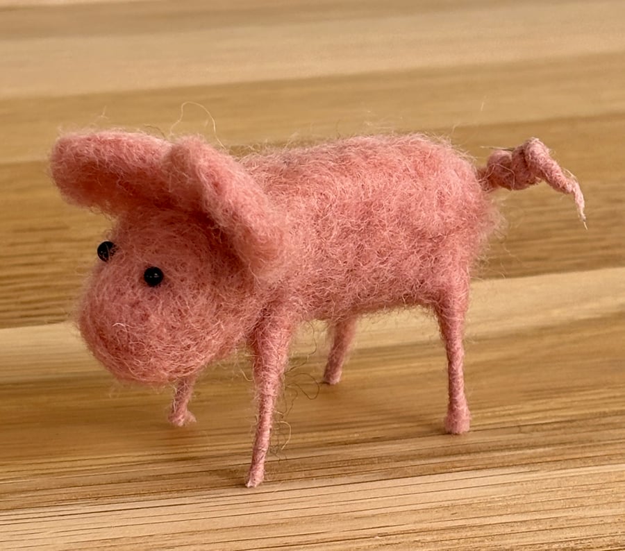 Needle felt small whimsical pig with squiggly tail. 5cm tall