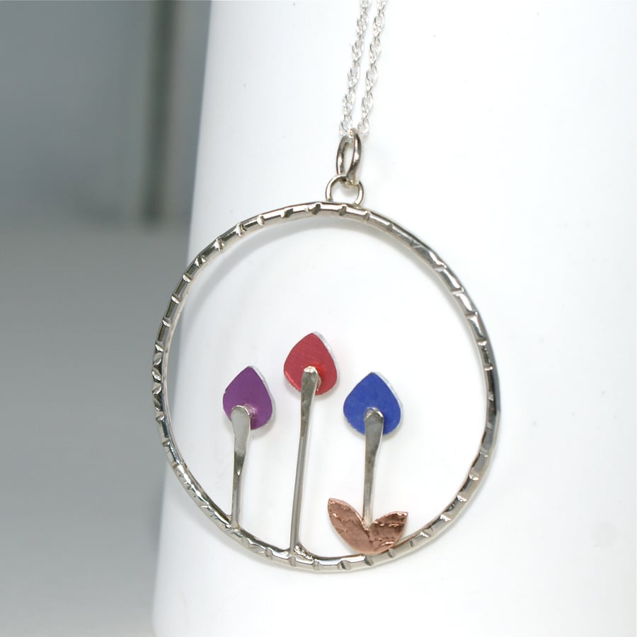 Three little flowers necklace 