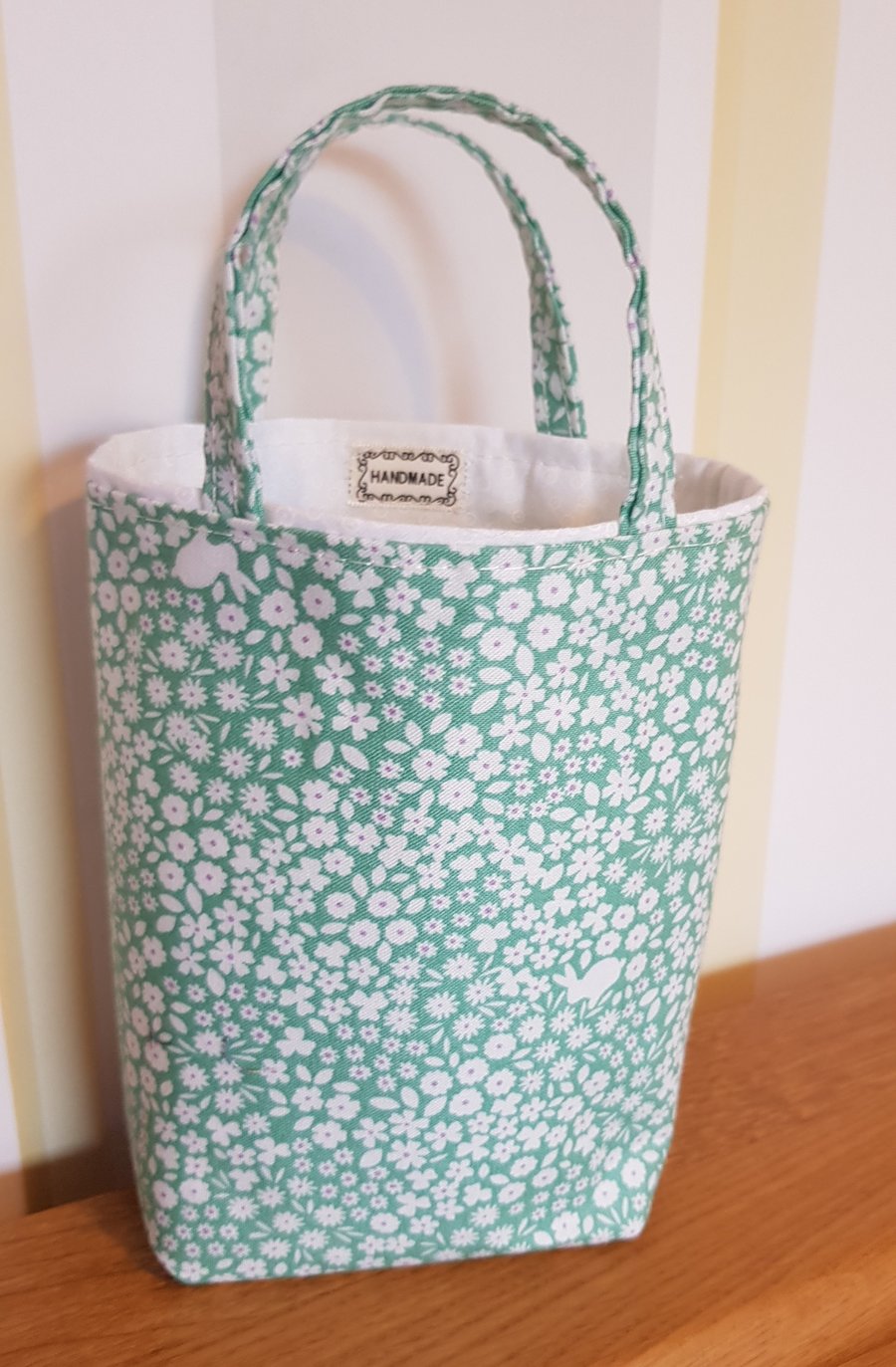 Mini Easter gift bag: green with bunnies