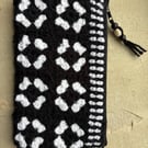 Striking multi-purpose pouch with zipper fastening