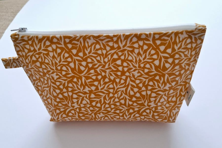 Mustard and white zipped pouch