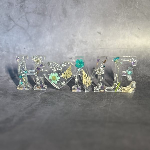 Resin 'Home' Decoration Real Dried Flowers and Silver Leaf - Home in Bloom