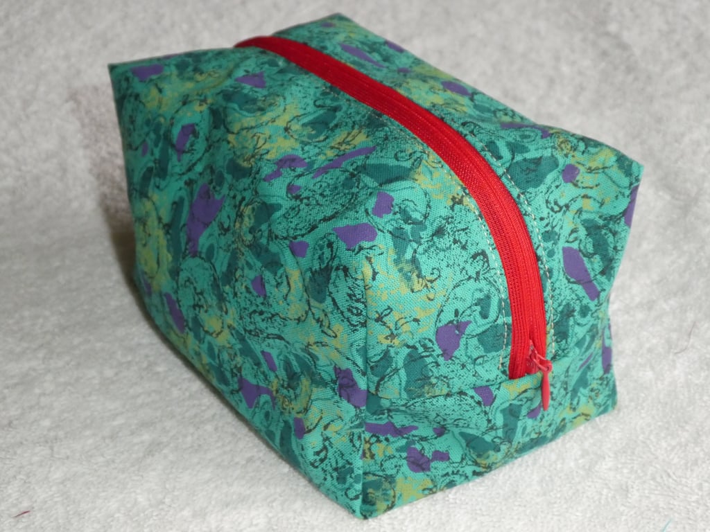 Box Purse. Fully Lined with Zip. Green Print Fabric Box Purse