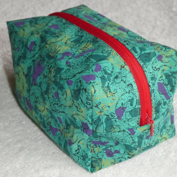 Box Purse. Fully Lined with Zip. Green Print Fabric Box Purse