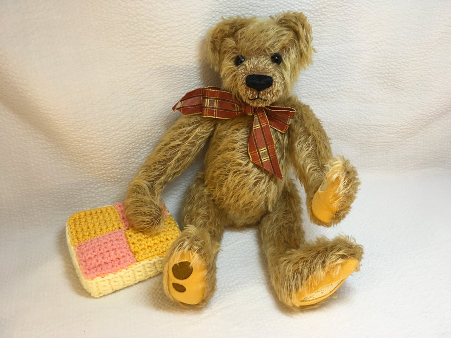 Traditional Mohair Bear for Arctophile over 14 years old. Add him to your hug.