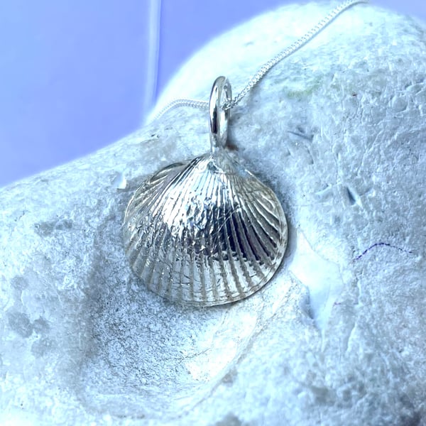 Solid silver seashell pendant 