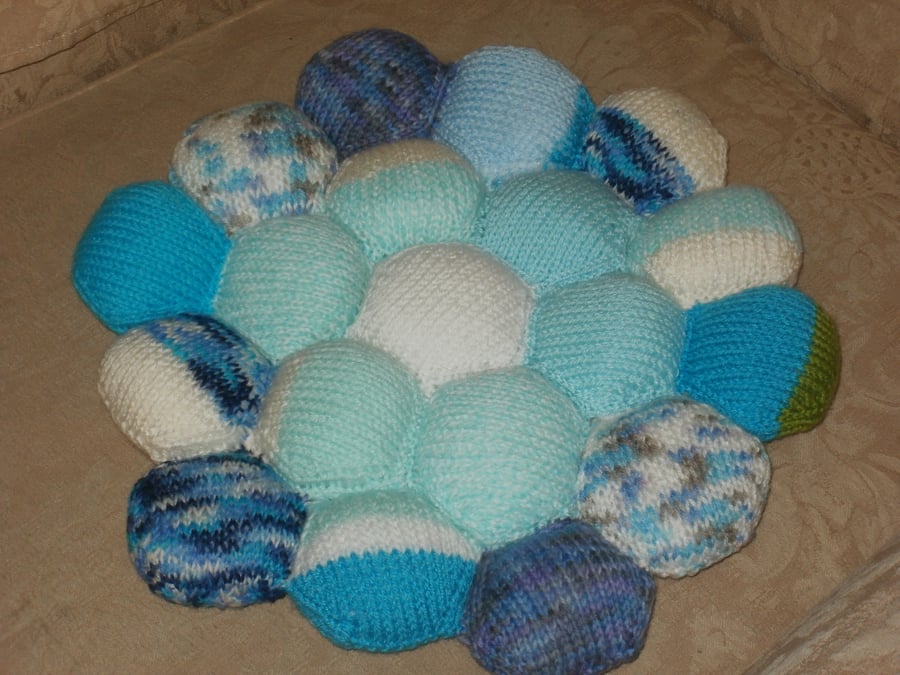 Patchwork stuffed cushion