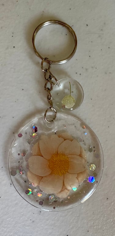 Handmade Resin Flower Keyring Botanical Wedding Gift or Keepsake 