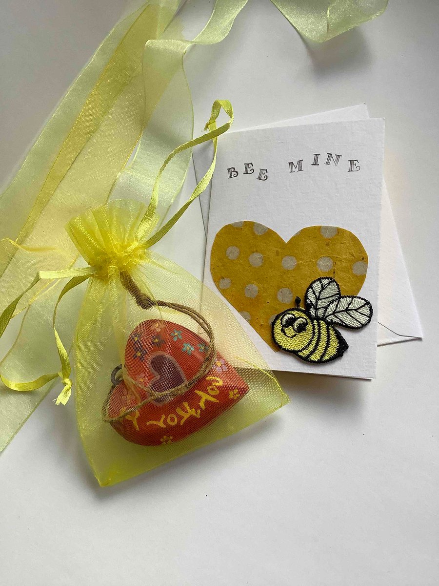 Valentine Bee Mine card with heart set