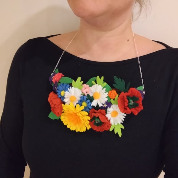 ''Summer Meadow'' Felt floral neckless