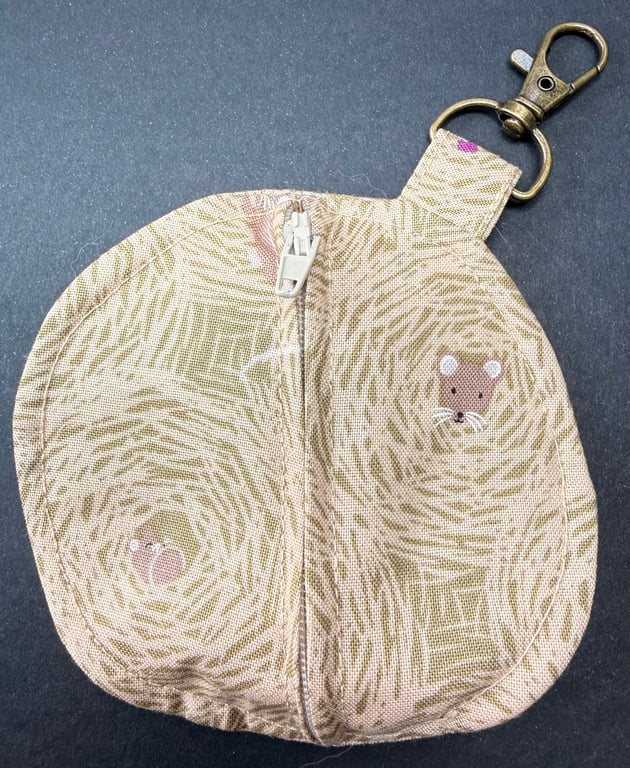 Circular zipped pouch (for earphones, keys, change etc...) - Dormouse