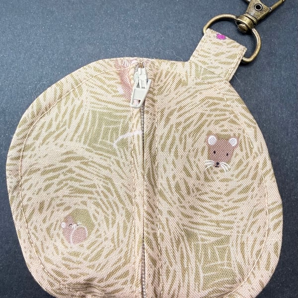 Circular zipped pouch (for earphones, keys, change etc...) - Dormouse