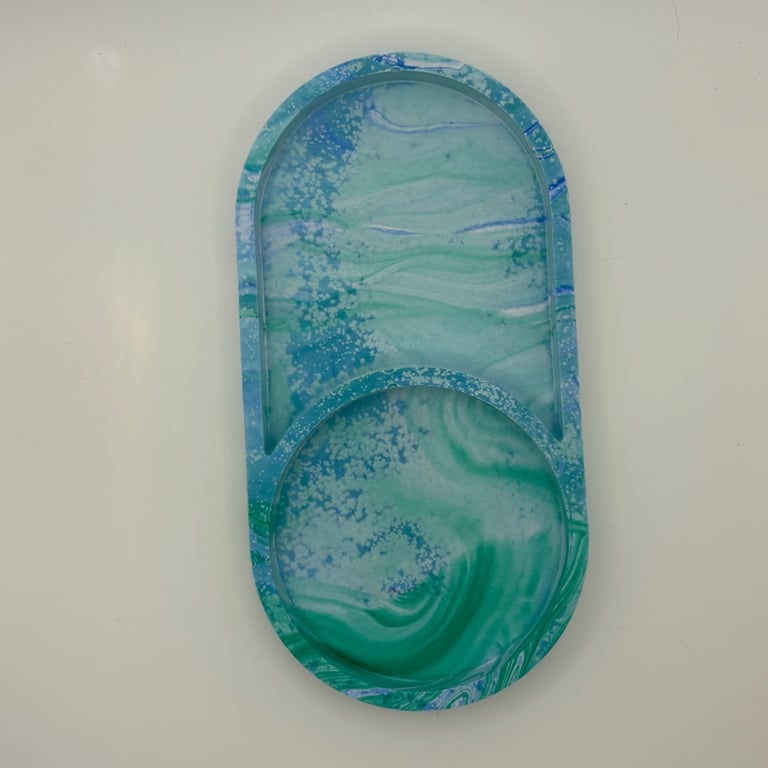Dual compartment oval trinket tray