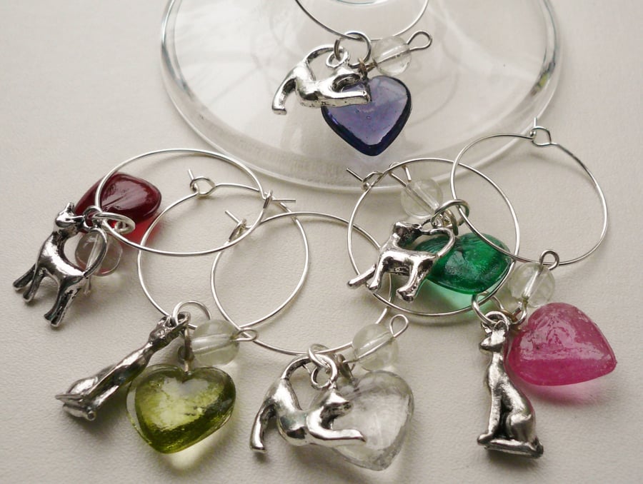 Silver Cat and Glass Heart Wine Glass Charms   KCJWG1050