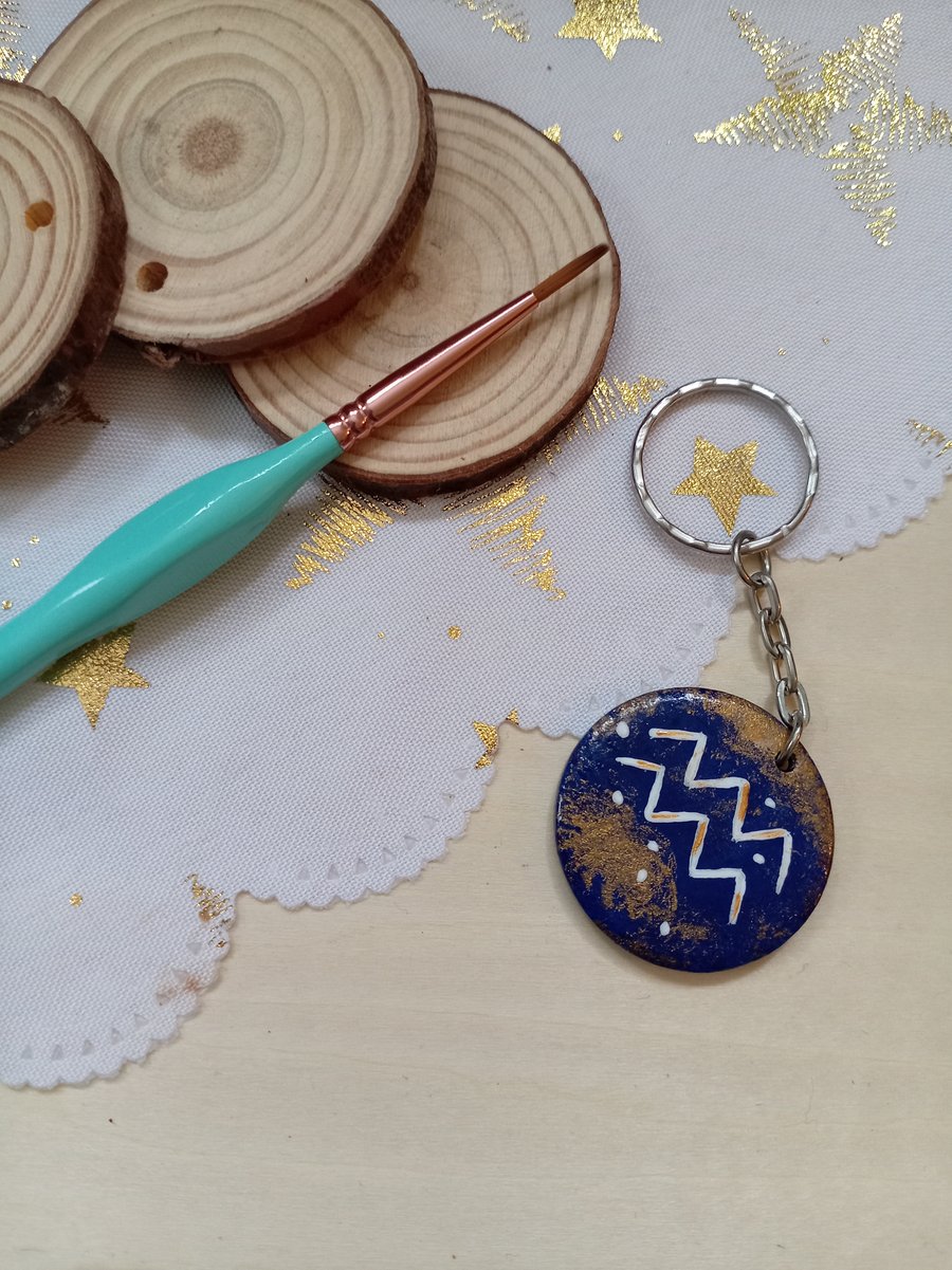 Wooden circular starsign aquarius Keyring