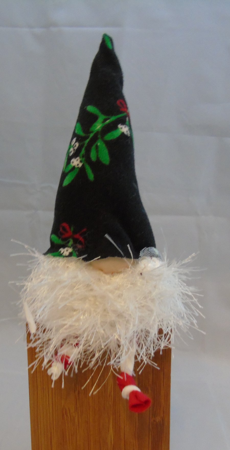 Christmas Gnome - Mistletoe