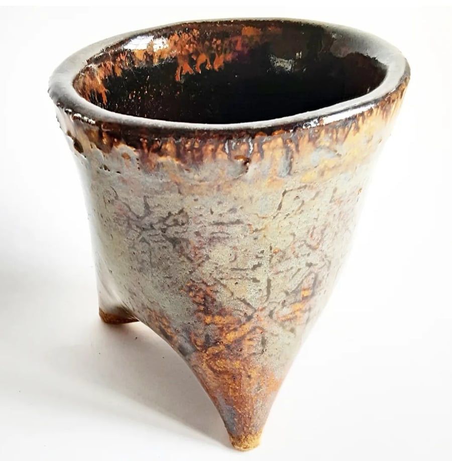 Textured Three Legged Houseplant Holder 