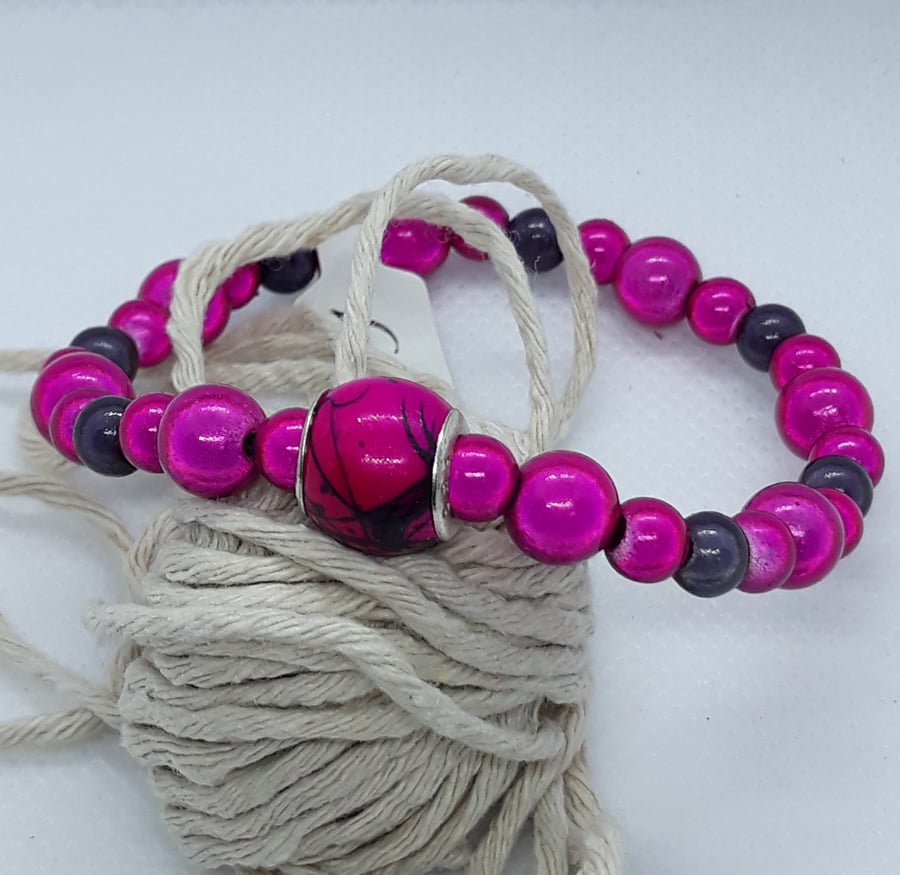 BR372 hot pink miracle bead bracelet with ornate feature bead