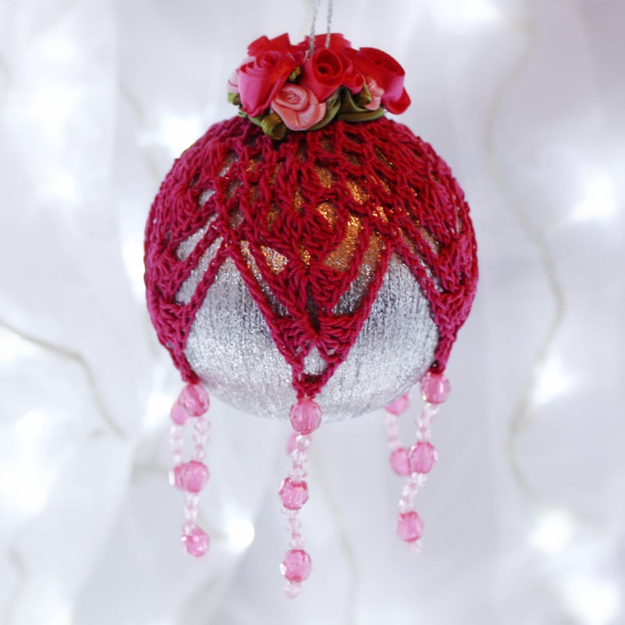 Christmas bauble silver and dark pink crochet lace vintage style, F4
