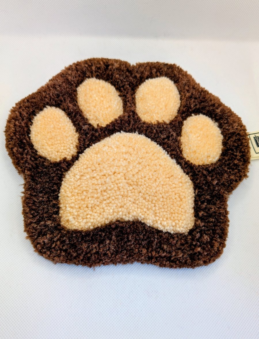 Dog paw mini rug for all animal lovers 
