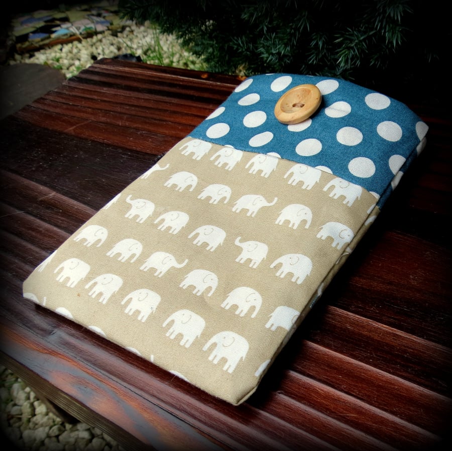 A mobile phone sleeve. smartphone. iPhone. Small gadgets. Cameras.