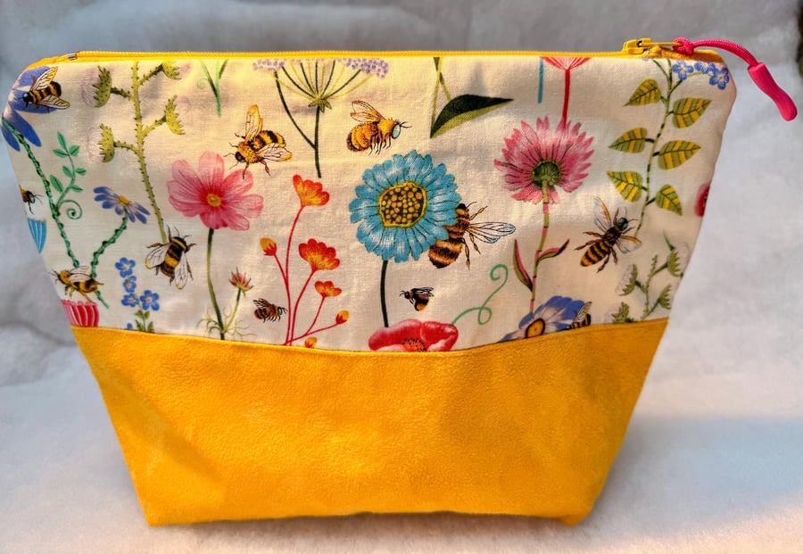 Honey bees flower meadow - Large zipped pouch for toiletries, cosmetics etc...