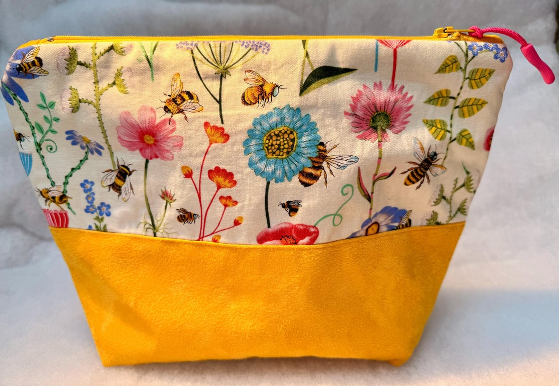 Honey bees flower meadow - Large zipped pouch for toiletries, cosmetics etc...