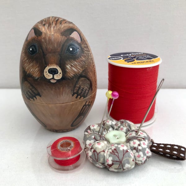 Novelty hedgehog pin cushion 