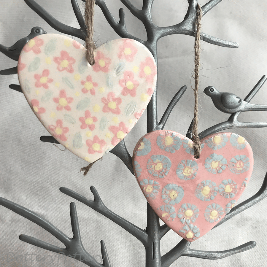Set of two ceramic hearts shabby chic