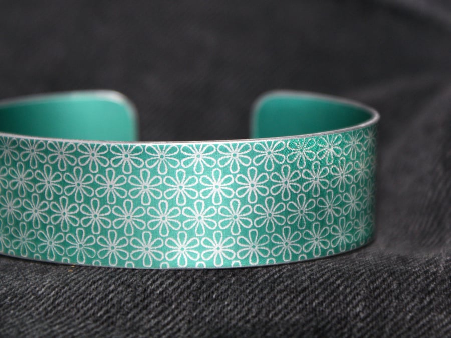 Geometric flower print cuff bracelet jade green