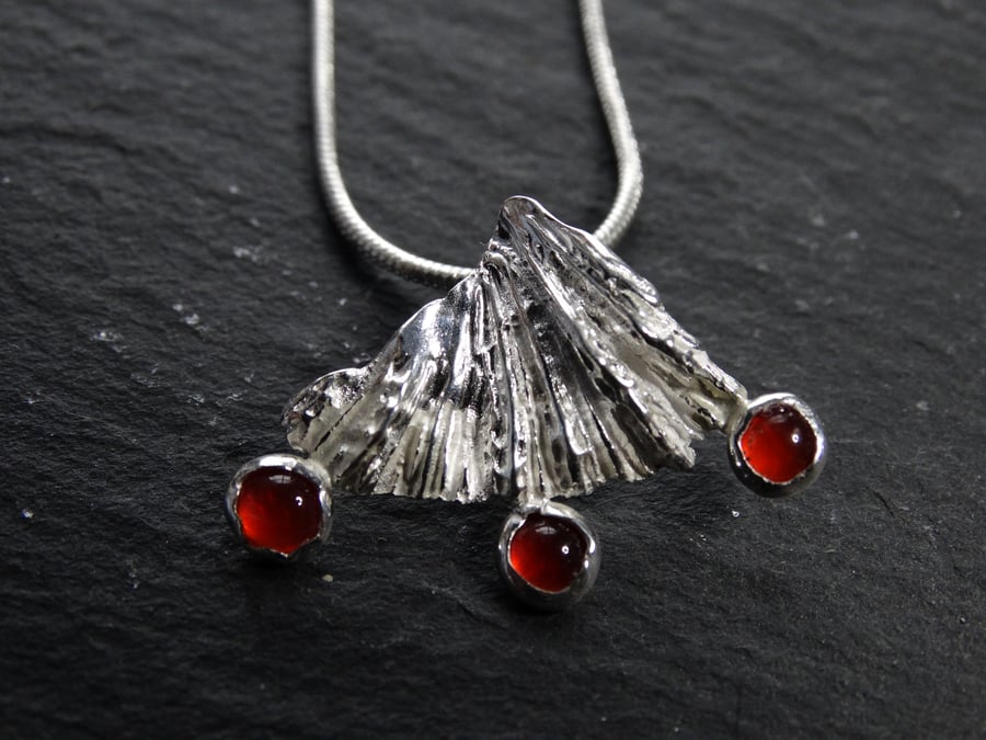 Sterling silver coral chip pendant set with carnelian