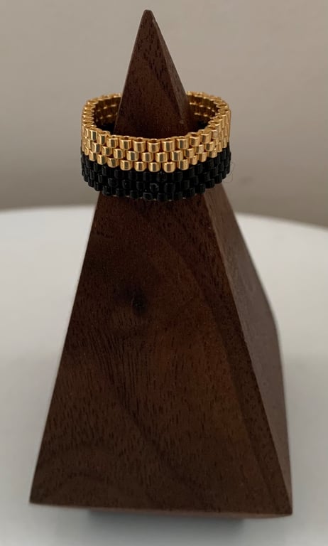 Elegant two colour beaded ring