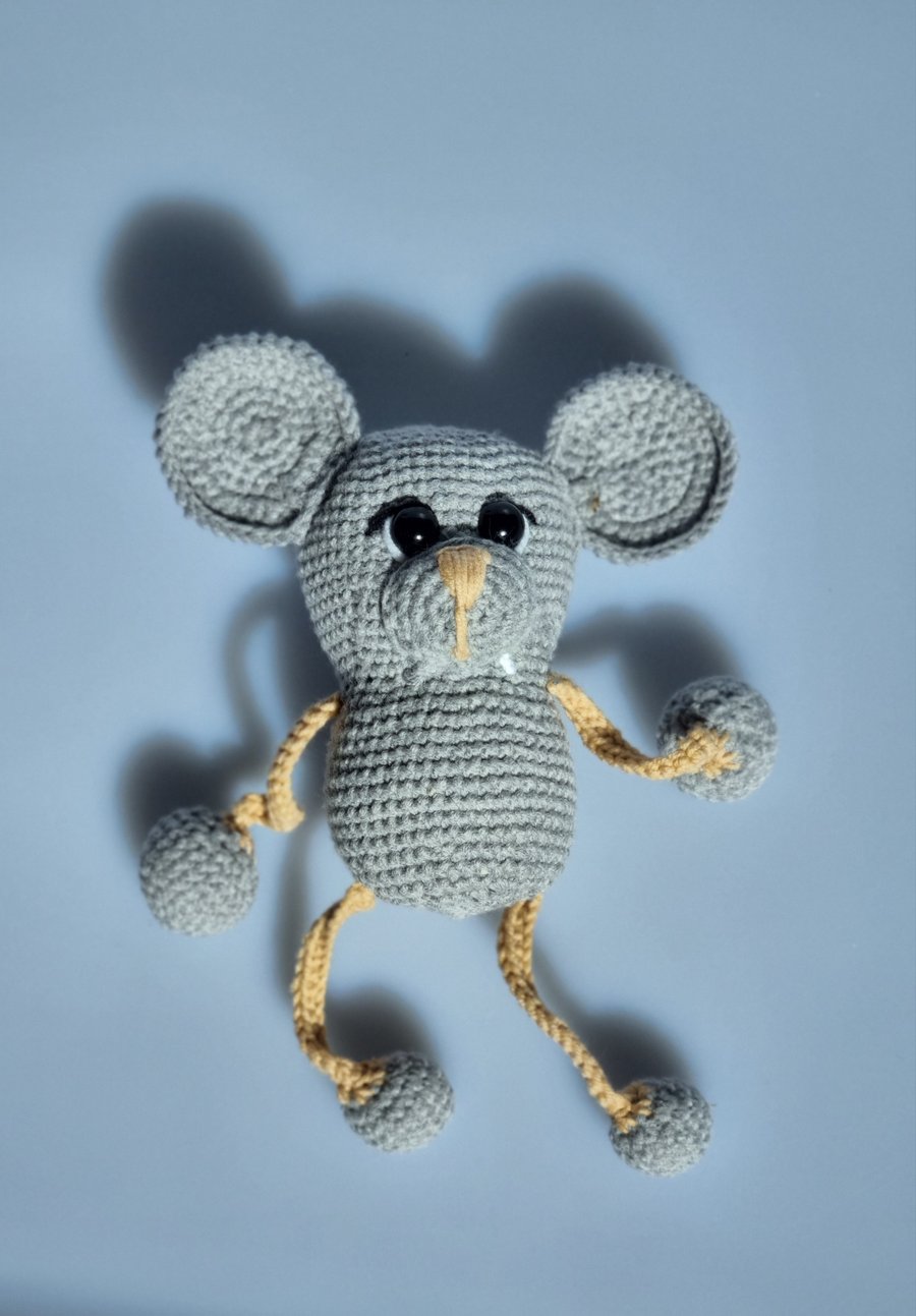 Crochet rattle mouse