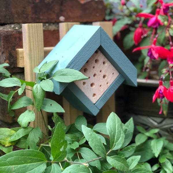 Insect hotel - wildlife habitat - Gift for gardeners - Bee hotel - Garden gift 